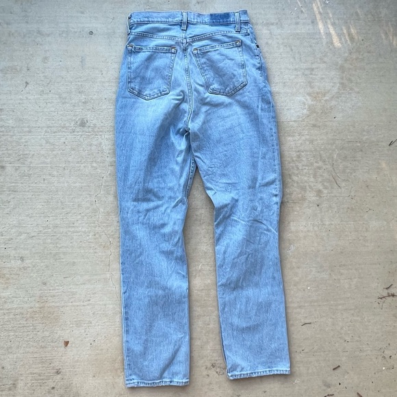 Abercrombie Ultra High Rise 90’s Straight Jean - Picture 3 of 4